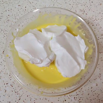 酸奶開花蛋糕，爽滑細(xì)膩，口感特別好，快來學(xué)！